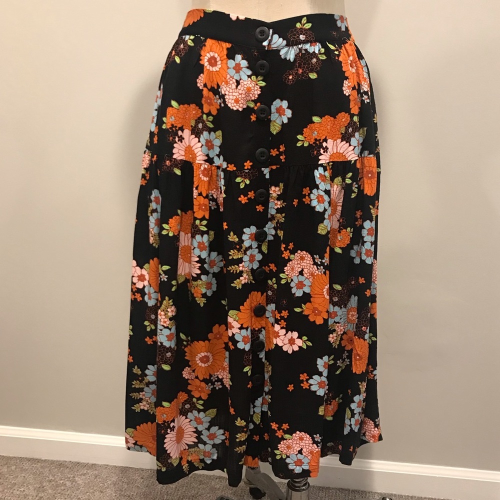 Modcloth black floral button down skirt size 8